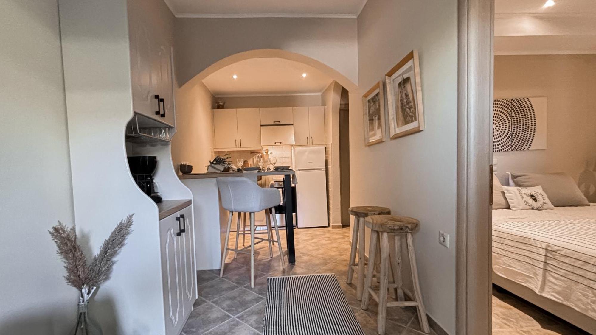 Kaloudis Studios & Apartments Дассия Экстерьер фото